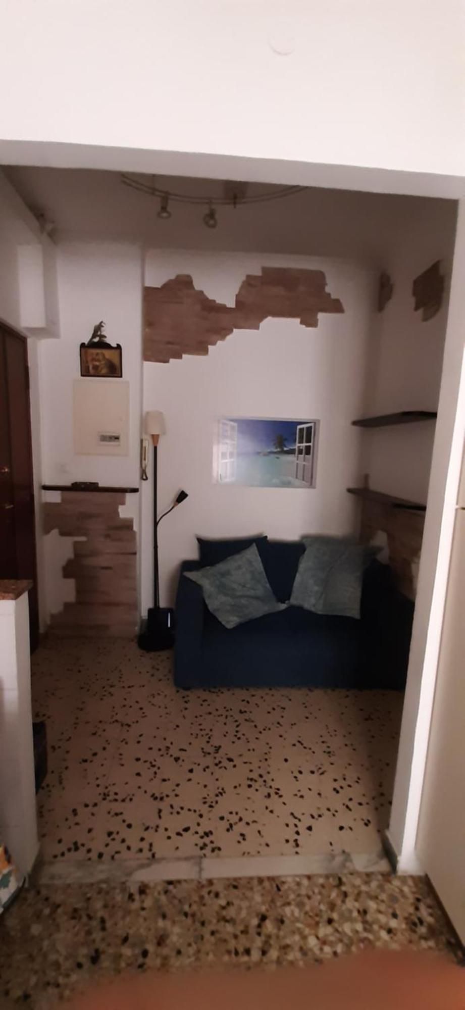 - Metro C Apartment