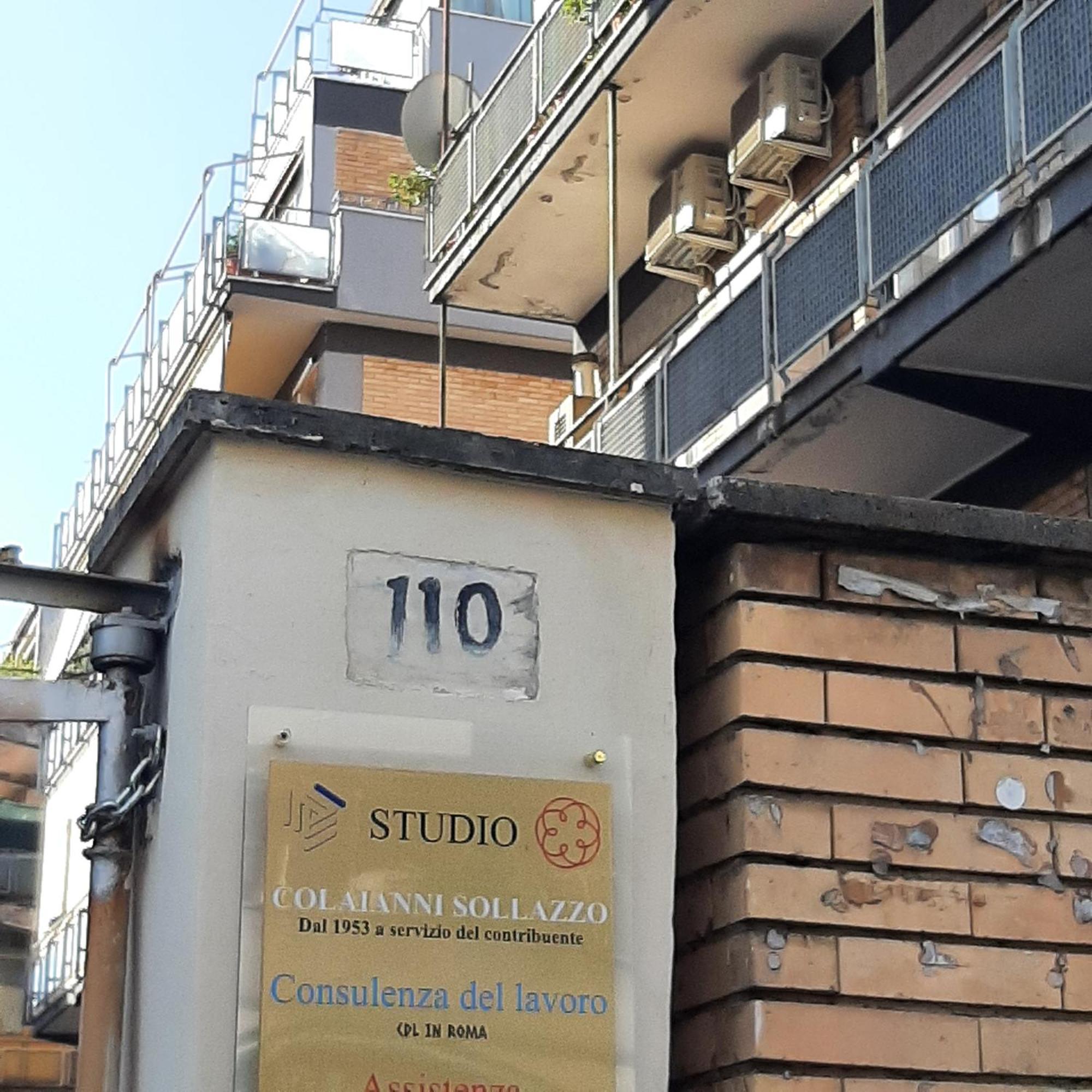 - Metro C Apartment *
